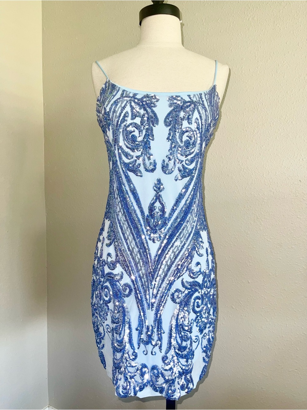 NWOT Lucy in the Sky Light Blue Sequin Bodycon Mini Dress L